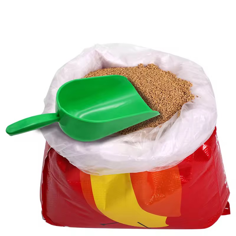 Plastic feed shovel